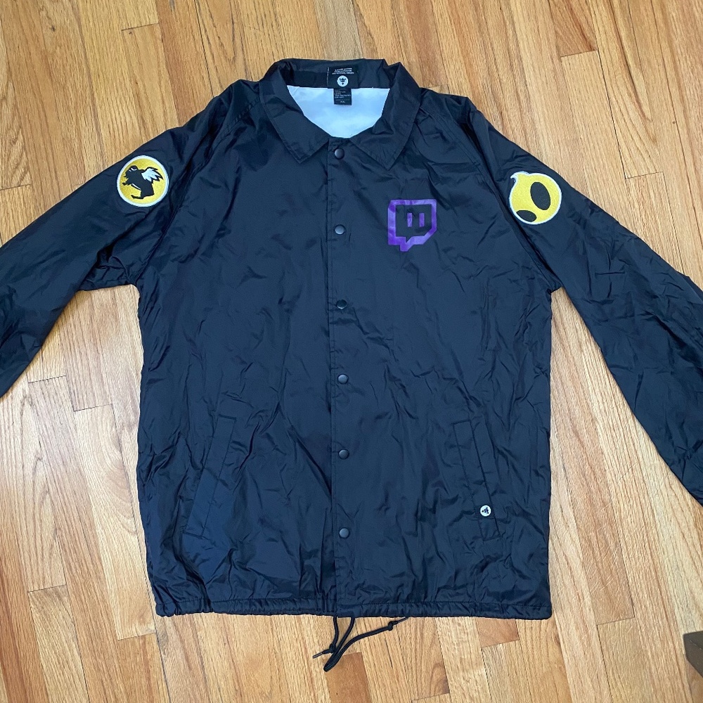 TWITCHCON 2017 MEN’S COACH WINDBREAKER
